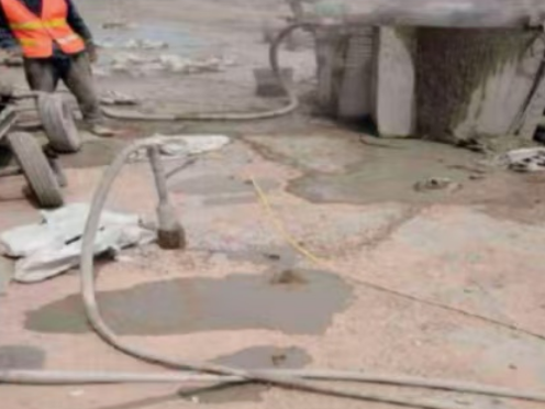 平鲁水泥混凝土路面板底注浆技术 路面脱空注浆整治方案