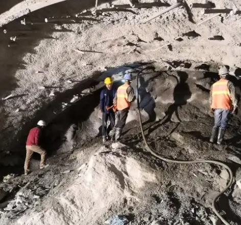 平鲁拱顶带模注浆料的施工流程及注意事项